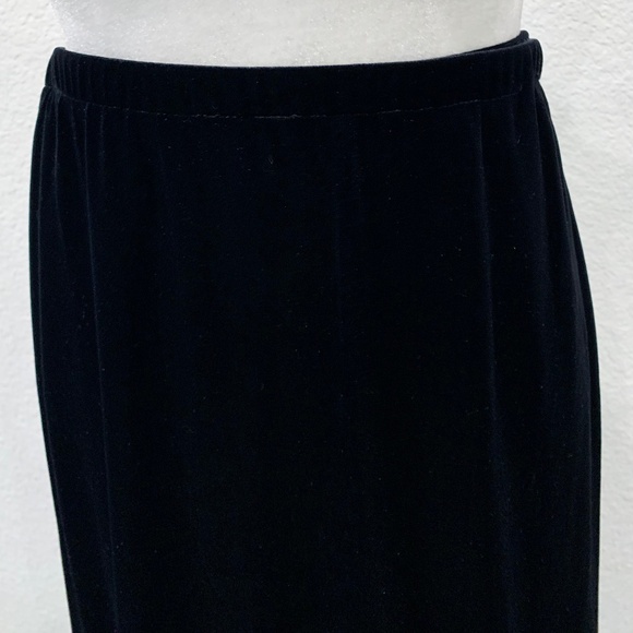 KRAZY LARRY BLACK VELVET SKIRT - Picture 2 of 3